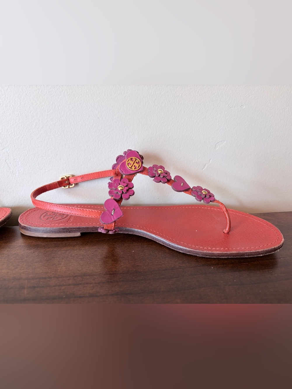 Tory Burch Coral Red Leather Ankle Strap Sandals w/ Floral/Heart Detail -Sz 9.5 - Picture 2 of 6